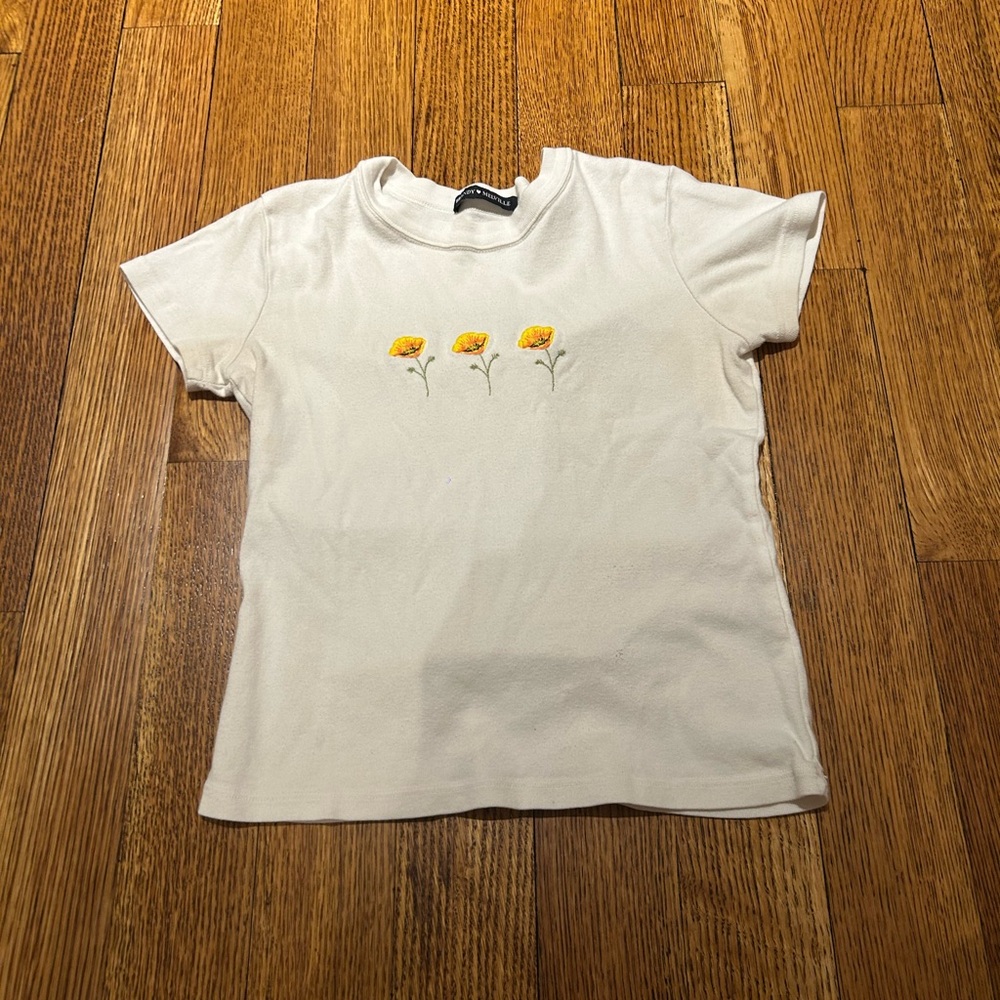 Brandy Melville flower embroidery tee